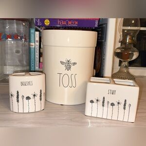 NEW 2 Count Rae Dunn Ceramic Bathroom Bath Set ‘Brushes’ & ‘Stuff’ Holders